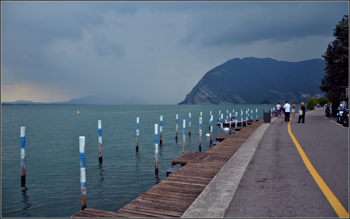 Lago d'Iseo. 

Ein Unwetter zieht am Monte Isola vorbei. Blick Richtung Poebene im Sden. Sommer 2011. 