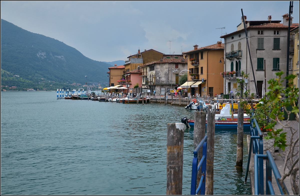 Lago d'Iseo.

Blick auf Persciera Maraglio, einem kleinen Fischerdorf auf dem Monte Isola. Sommer 2011.