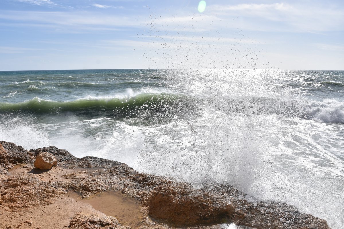 LAGOA e CARVOEIRO, 13.02.2017, starke Brandung bei Praia do Vale de Centeanes 