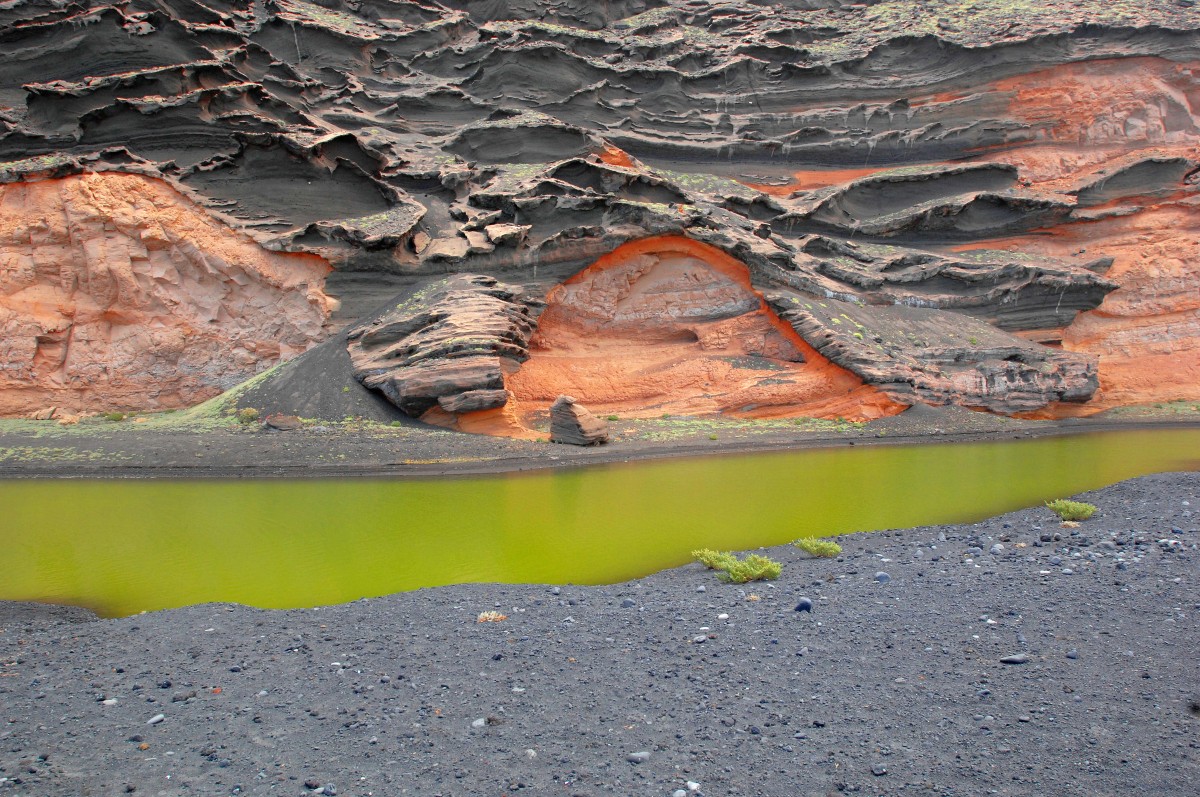 Laguna Verde am Playa de los Clicos - Lanzarote. Aufnahme: April: 2011.