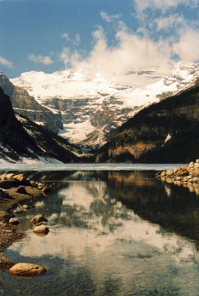 Lake Louise im kanadischen Banff National Park. Aufnahme: Mai 1987 (digitalisiertes Negativfoto).