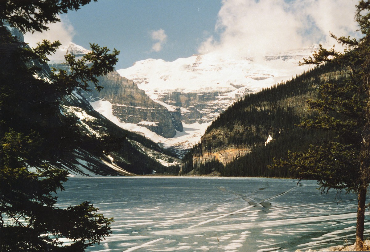 Lake Louise im kanadischen Banff National Park. Aufnahme: Mai 1987 (digitalisiertes Negativfoto).