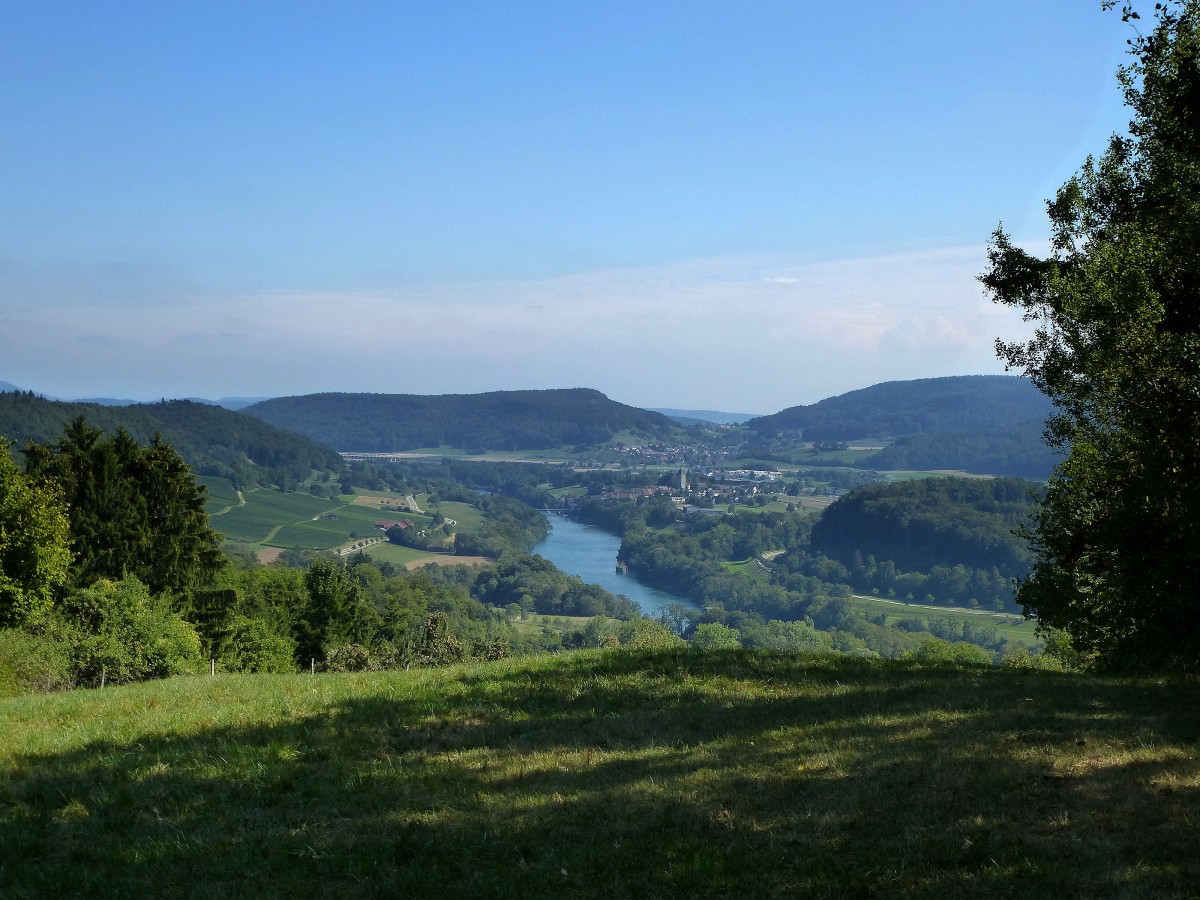 Landschaft am Hochrhein mit Blick auf Kaiserstuhl, die kleinste Stadt der Schweiz, Sept.2015 
