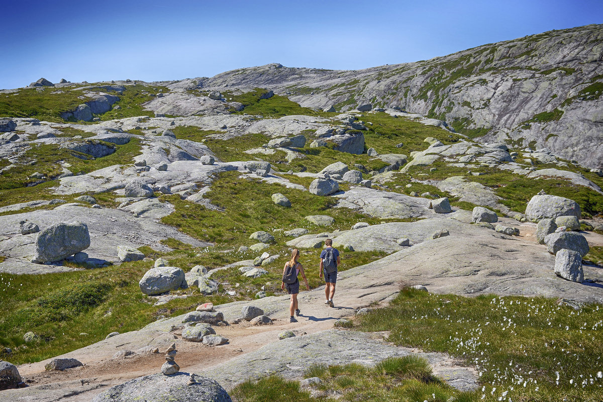 Landschaft südlich der Lysefjord im norwegischen Rogaland. Aufnhame: 4. Juli 2018.