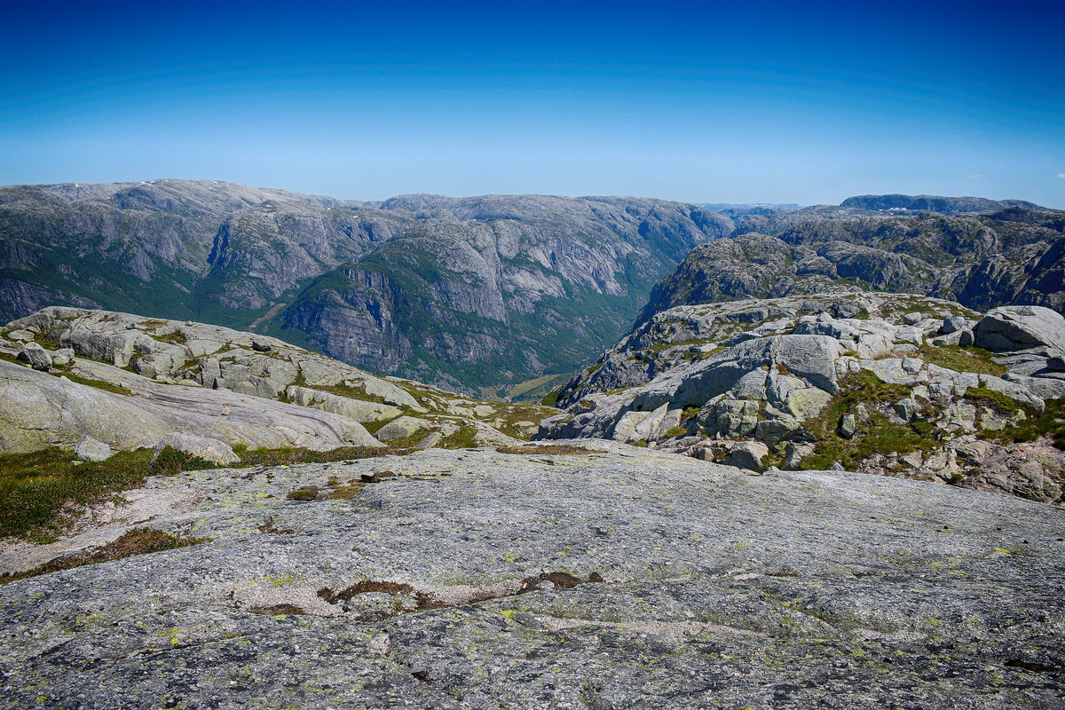 Landschaft südlich der Lysefjord im norwegischen Rogaland. Aufnhame: 4. Juli 2018.
