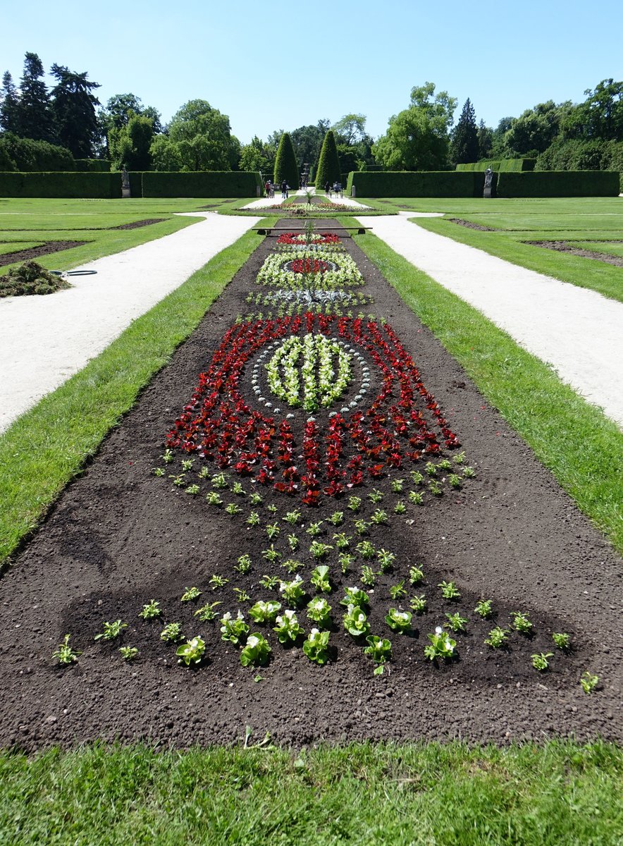 Lednice, Blumenbeete im fürstl. Liechtensteiner Schloßpark (31.05.2019)