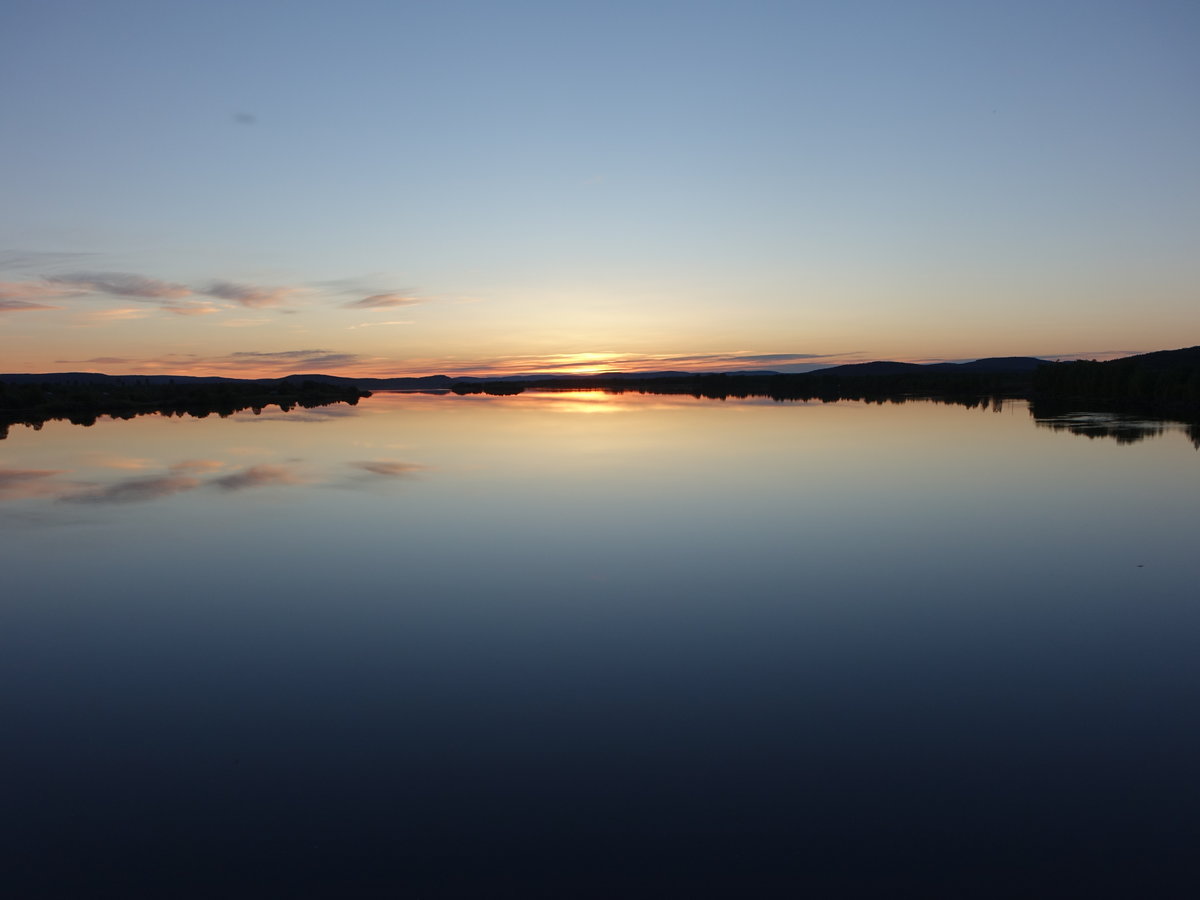 Mitternachtssonne am Torne älv in Lappland (01.06.2018)