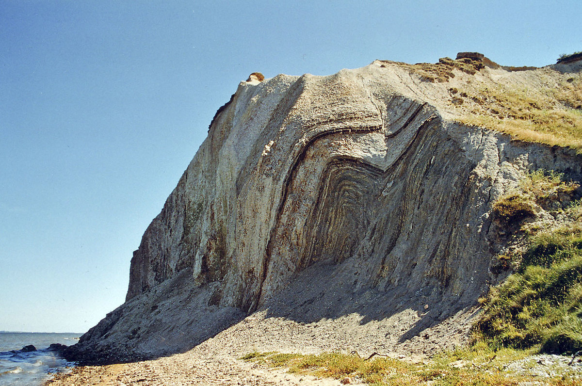 Moler-Formation in einem Steilküstenabschnitt auf Fur (vom Analogfoto). Aufnahme: Juli 2003.