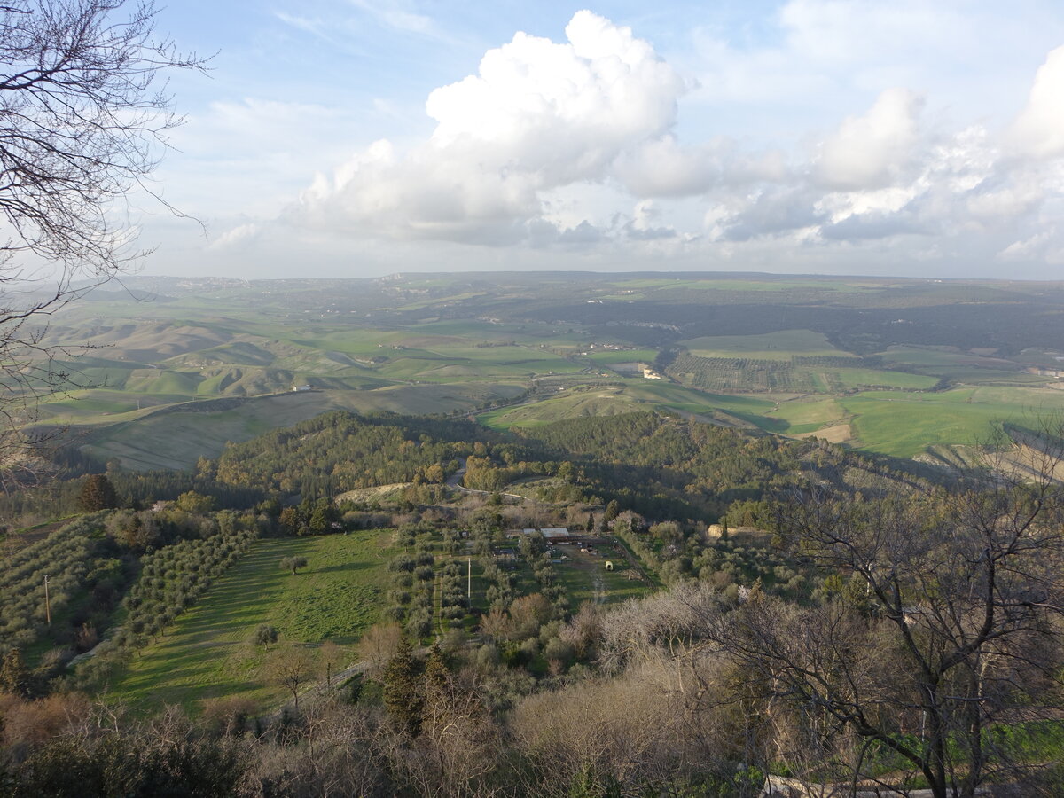 Montescaglioso, Ausblick vom Porta San Angelo Richtung Norden (01.03.2023)