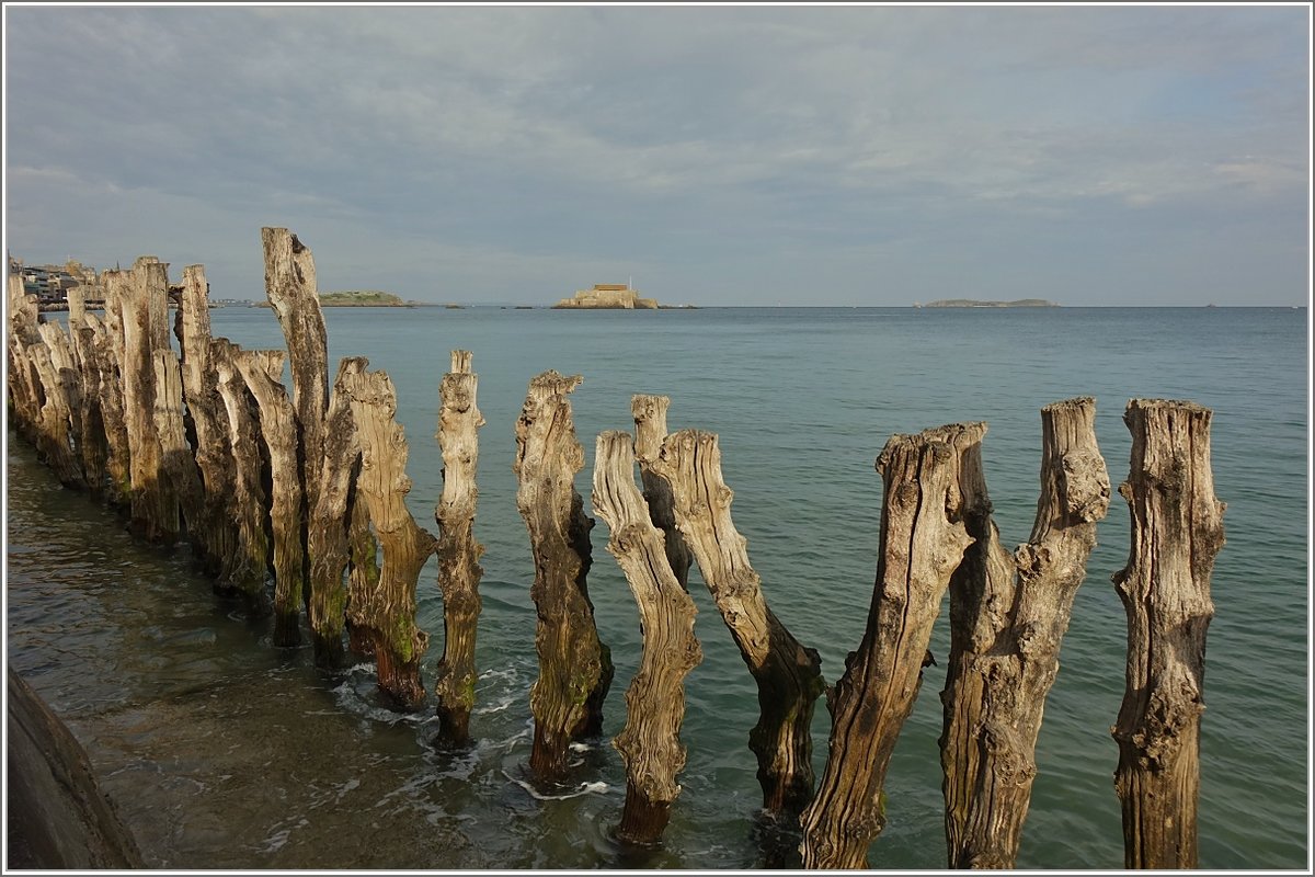 Morgenstimmung am Strand in St. Malo.Im Hintergrund die Festung Vauban, die nach einem Architekten des Sonnenkönigs benannt ist.
(7.5.2019)