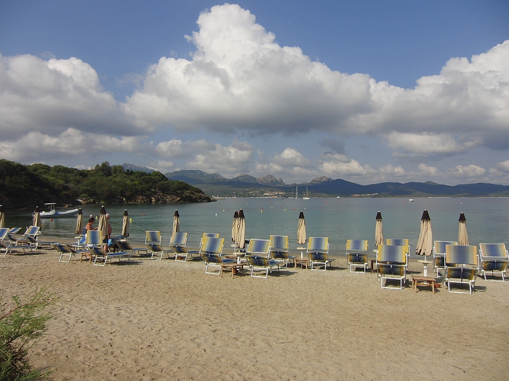 Nachsaison am Strand von Porto Rondo, nrdlich von Olbia/Sardinien (Sep. 2011)