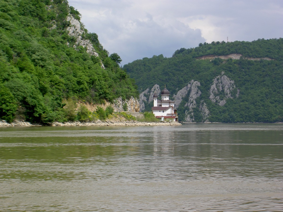 Nationalpark Eisernes Tor, kleines Kloster am rumänischen Donauufer (30.04.2014)