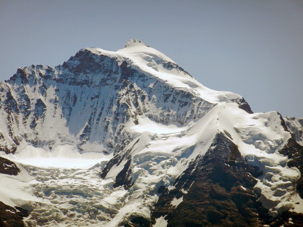 Natürliches Phänomen: Zahl 121 an der Nordflanke der Jungfrau; fotografiert mit Zoom vom Niederhorn aus am 18. Juli 2012. (Psalm 121: Ich hebe meine Augen auf zu den Bergen... Woher kommt mir Hilfe? Meine Hilfe kommt von dem Herrn, der Himmel und Erde gemacht hat)