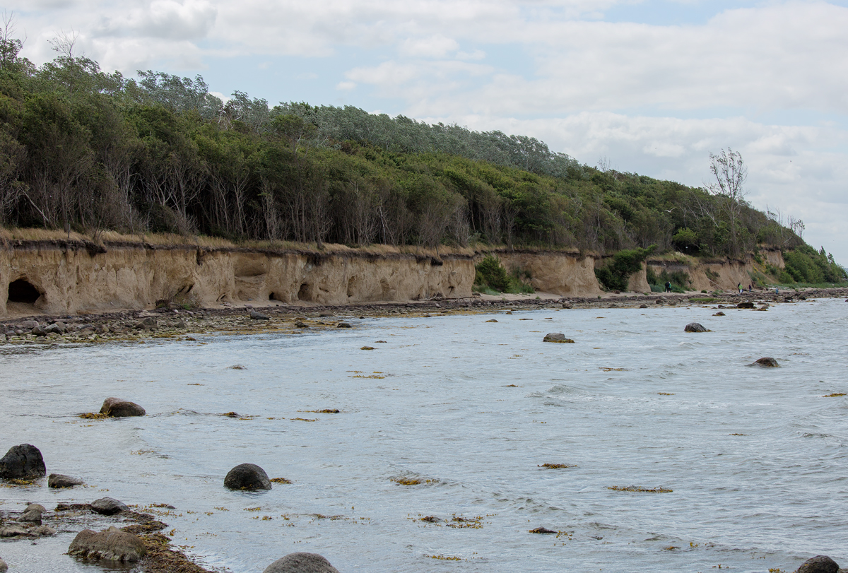 Naturbelassenes Westufer der Insel Poel mit Brandungshöhlen. - 10.07.2015