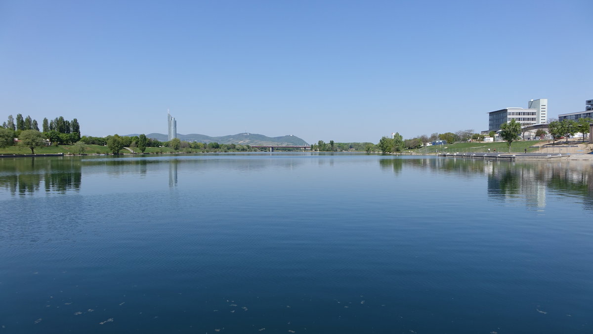 Neue Donau mit Ausblick auf die Donaucity und Millenium Tower (21.04.2019)