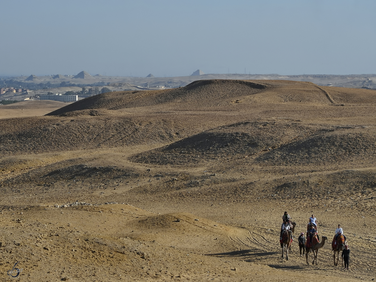 Nichts außer Sand und Steine am Stadtrand von Kairo. (Dezember 2018)