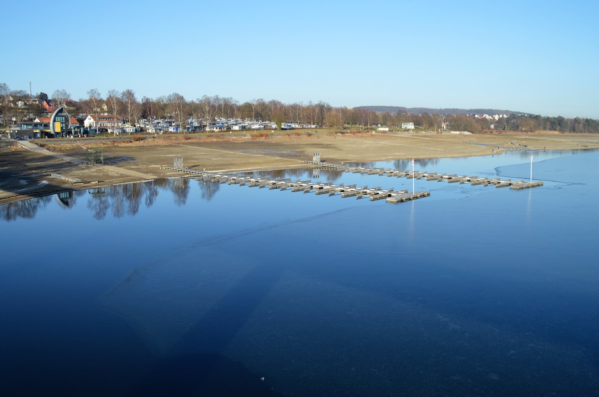 Niedriger Wasserstand im Möhnesee bei Körbecke am 15.02.2017