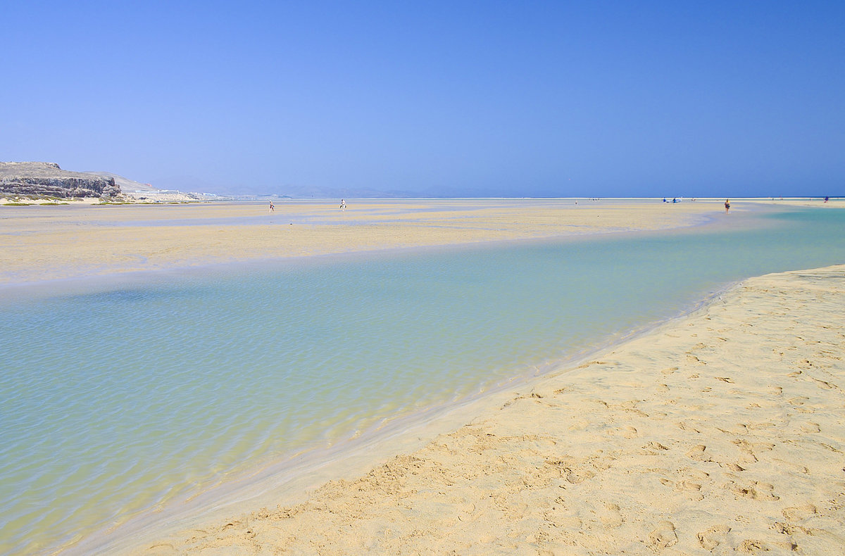 Niedrigwasser in der Sotavento-Lagune an der Insel Fuerteventura in Spanien. Aufnahme: 17. Oktober 2017.