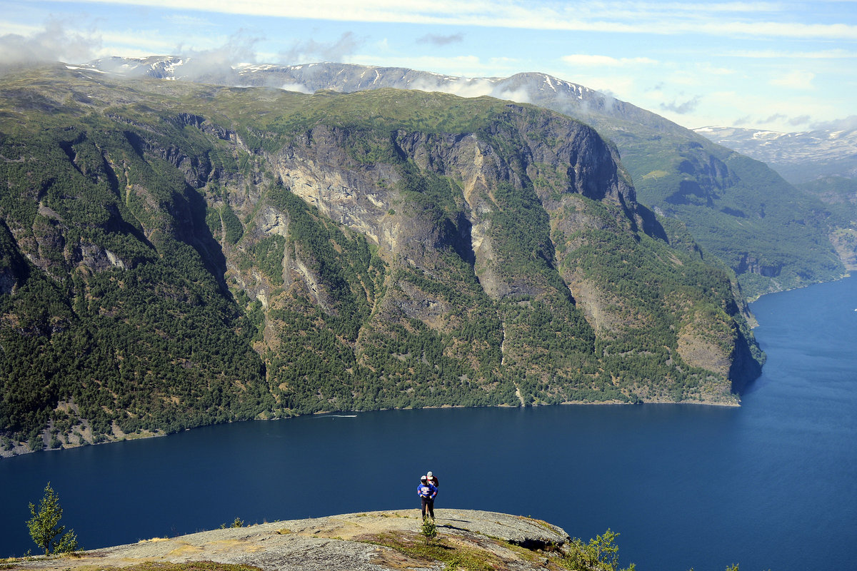 Norwegen - Aurlandsfjorden vom Røyrgrindkleivi aus gesehen. Aufnahme: 16. Juli 2018.