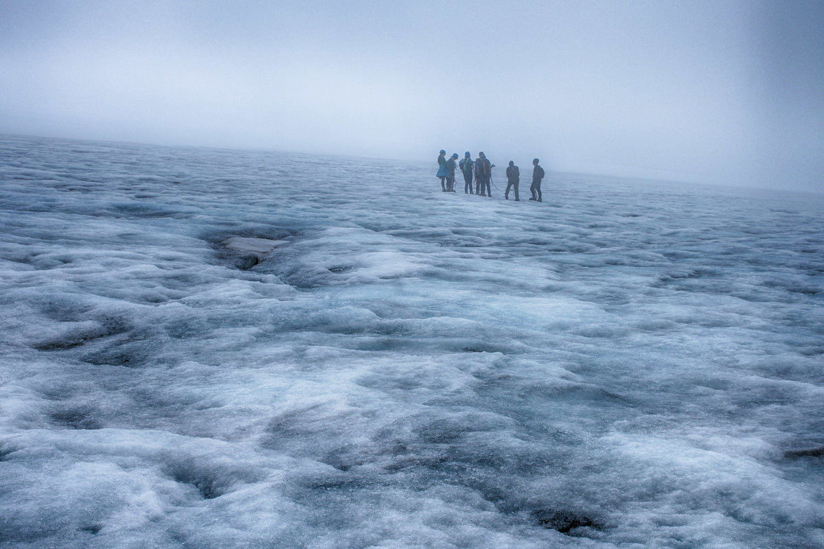 Norwegen - Blaueis auf dem Folgefonna Gletscher im dicken Nebel. Aufnahme: 6. Juli 2018.