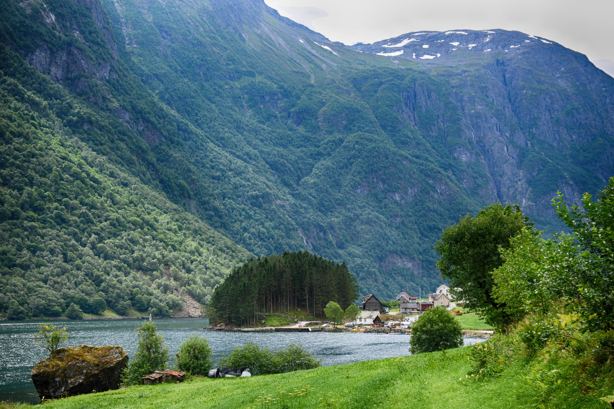 Norwegen - Nærøyfjorden nördlich von Gudvangen. Aufnahme: 16. Juli 2018.