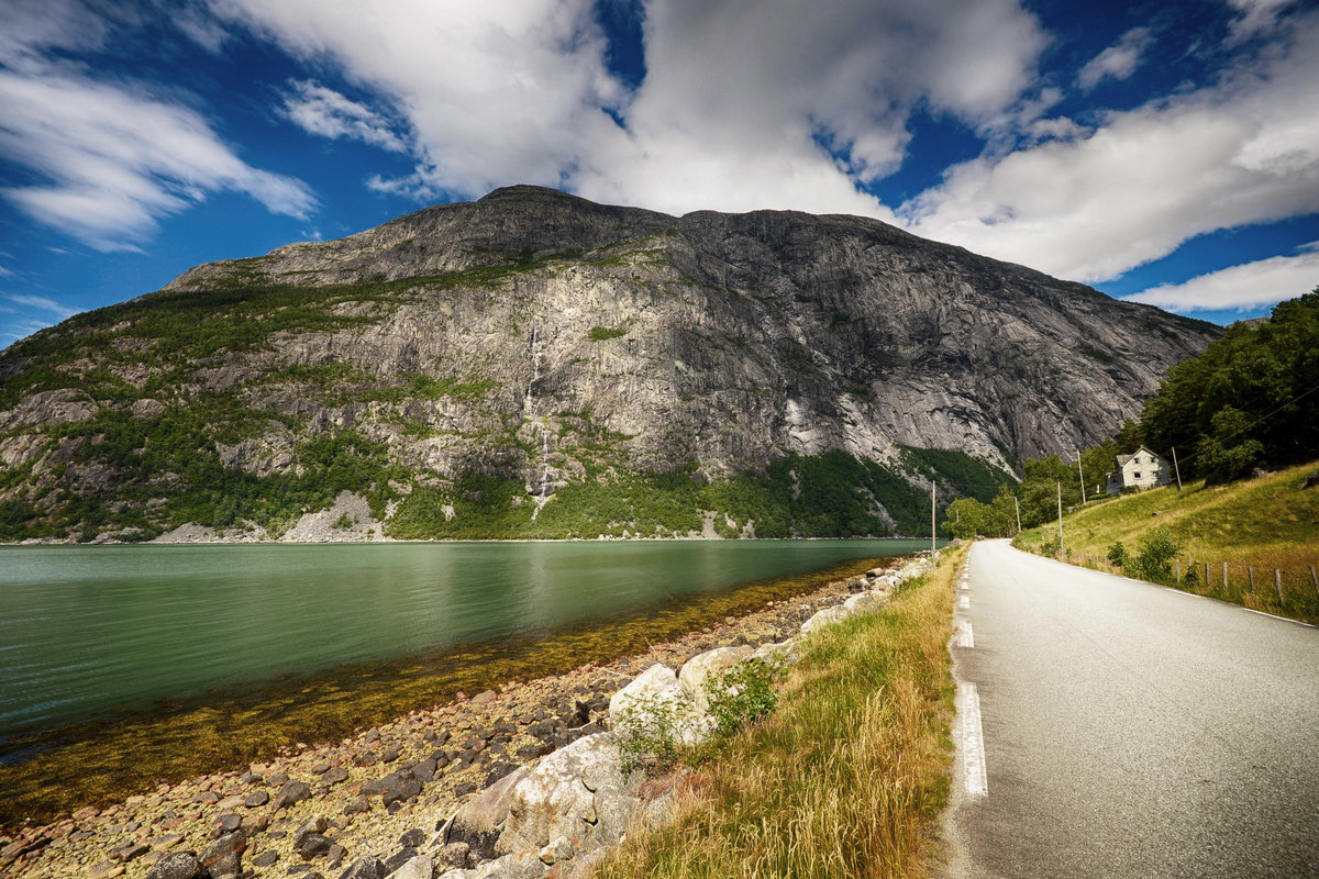 Norwegische Fjordlandschaft am Simadalsvegen nordöstlich von Eidfjord (Hardanger).Aufnahme: 9. Juli 2018.