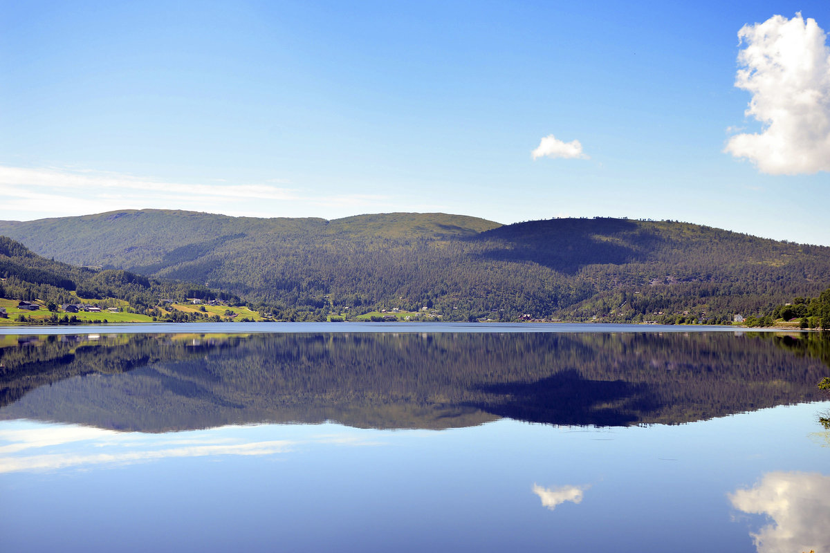 Oppheimsvatnet In Hordaland Fylke, Norwegen. Aufnahme: 12. Juli 2018.