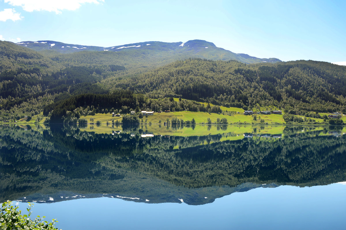 Oppheimsvatnet In Hordaland Fylke, Norwegen. Aufnahme: 12. Juli 2018.