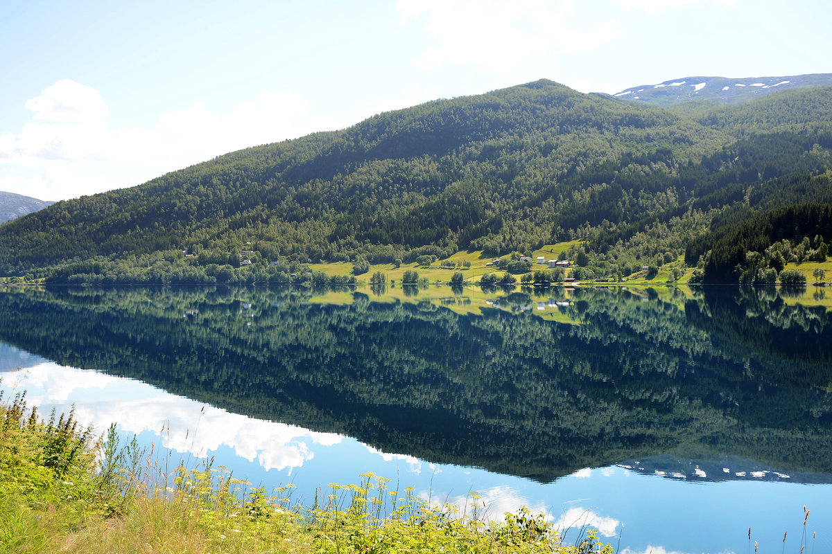 Oppheimsvatnet In Hordaland Fylke, Norwegen. Aufnahme: 12. Juli 2018.