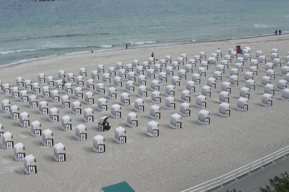 Ordnung muss sein! Strandkörbe in Sellin auf der Insel Rügen am 04.09.2010.