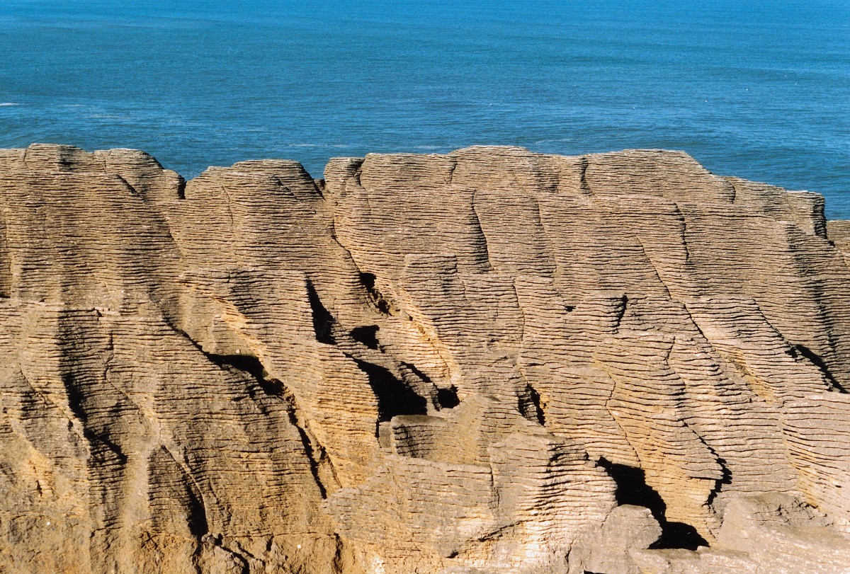Pancake Rocks bei Punakaiki auf der Südinsel von Neuseeland. Aufnahme: Februar 1987 (digitalisiertes Negativfoto).
