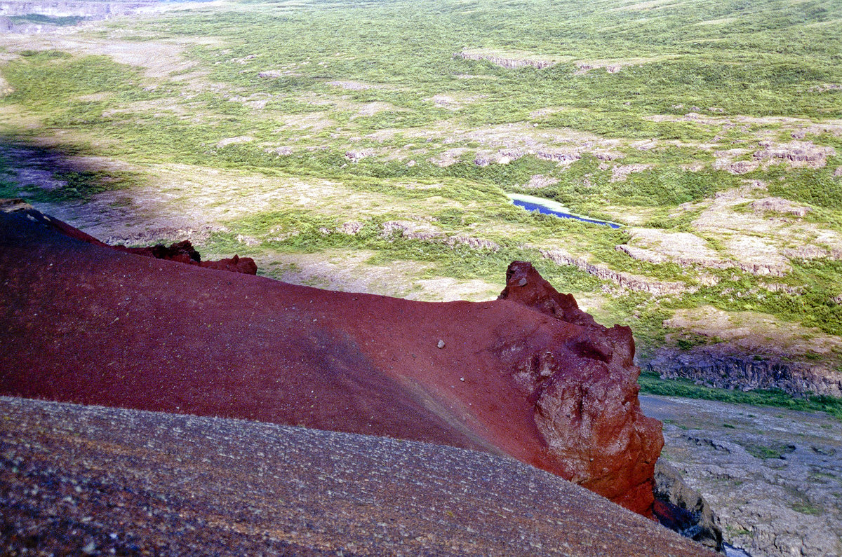 Rauðhólar an der Jökulsá á Fjöllum östlich von Húsavík in Island. Bild vom Dia. Aufnahme: August 1995.