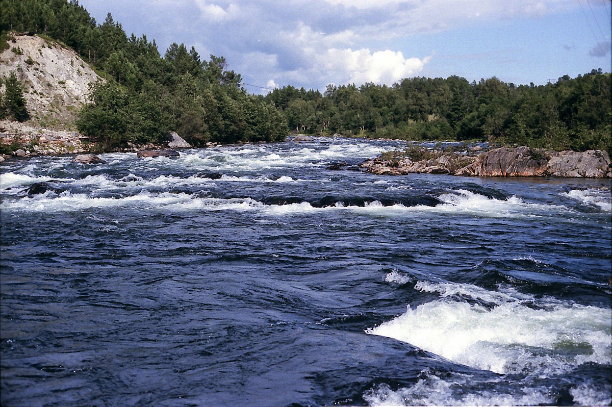 Raundalselv bei Voss. Aufnahme: Juli 1985 (digitalisiertes Negativfoto).