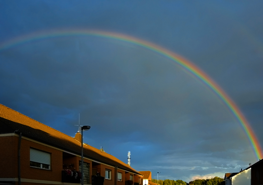 Regenbogen nach einem kurzen Schauer bei Euskirchen - 03.09.2015