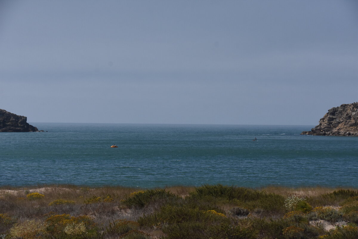 SÃO MARTINHO DO PORTO, 14.08.2019, Blick über die Bucht in Richtung offenes Meer