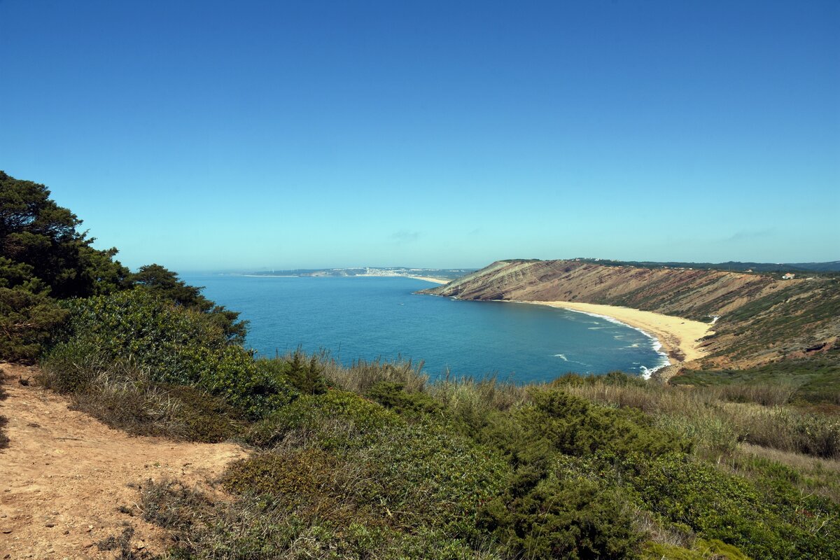 SÃO MARTINHO DO PORTO, 17.08.2019, Blick entlang der Westküste bis nach Nazaré