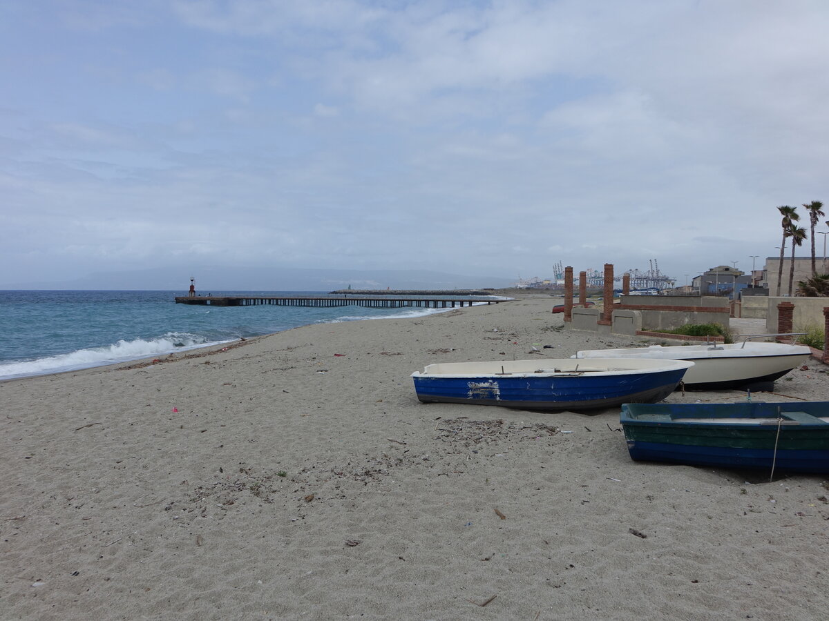 Sandstrand an der Lungomare in Gioia Tauro (10.04.2024)