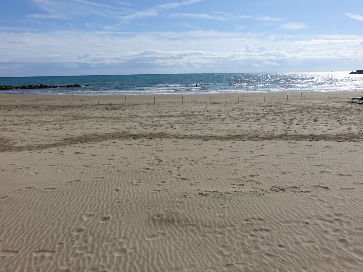 Sandstrand bei Nettuno am Tyrrhenischen Meer (20.09.2022)