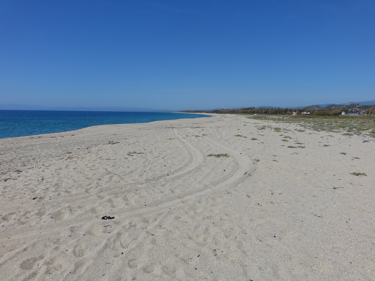 Sandstrand bei Praialonga, Kalabrien (08.04.2024)