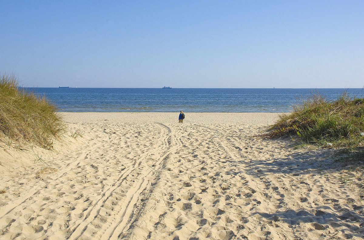 Sandstrand vor Świnoujście (Swinemünde). Aufnahme: 6. Mai 2016.