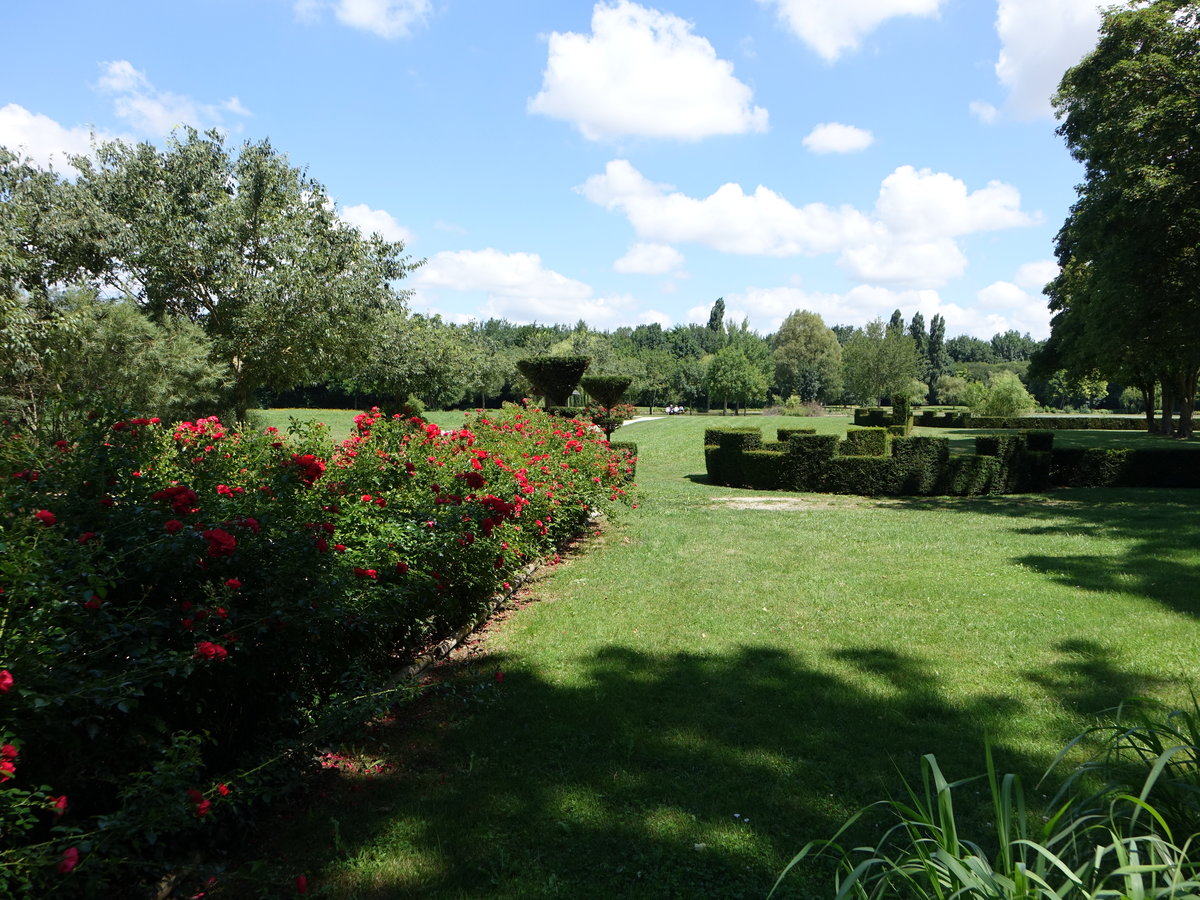 Schloßpark von Schloss Jarzanay in Chef-Boutonne, Dept. Deux-Sèvres (14.07.2017)