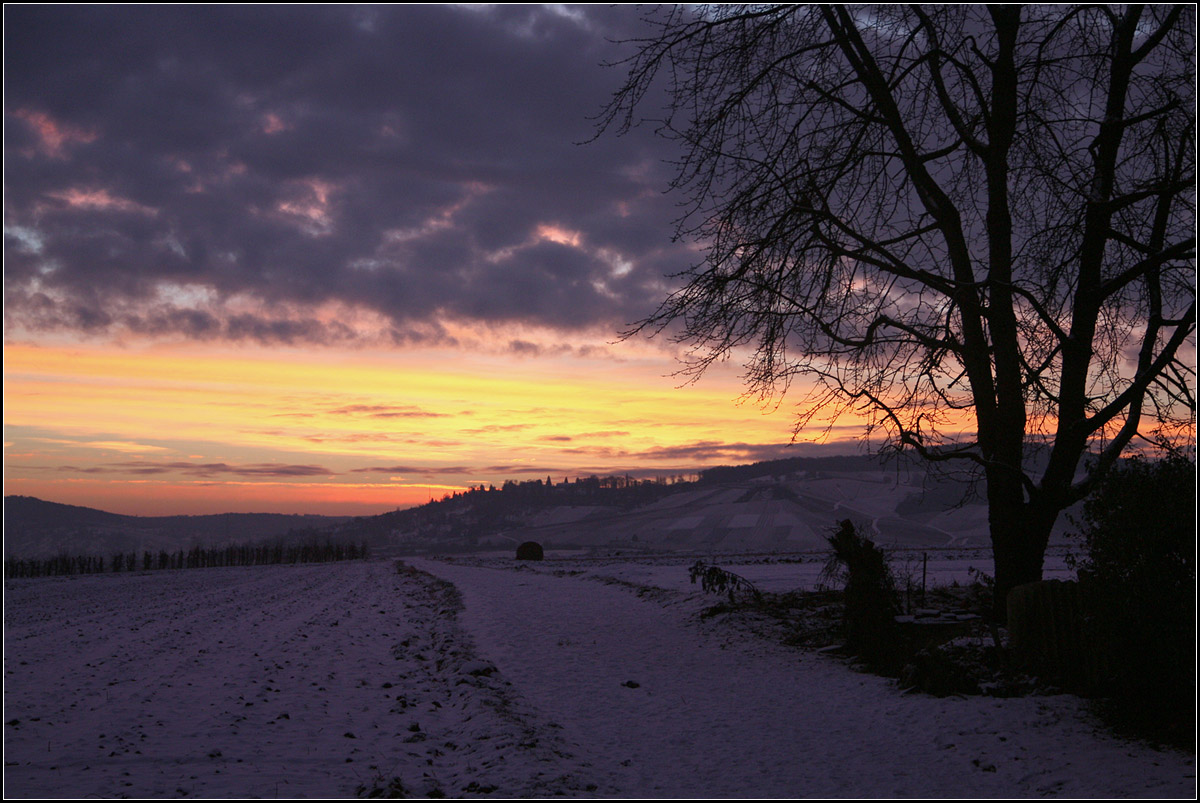 Schnee und Wolken in Violet -

Morgenstimmung im Remstal am Ortsrand von Kernen-Rommelshausen.

10.01.2017 (M)

