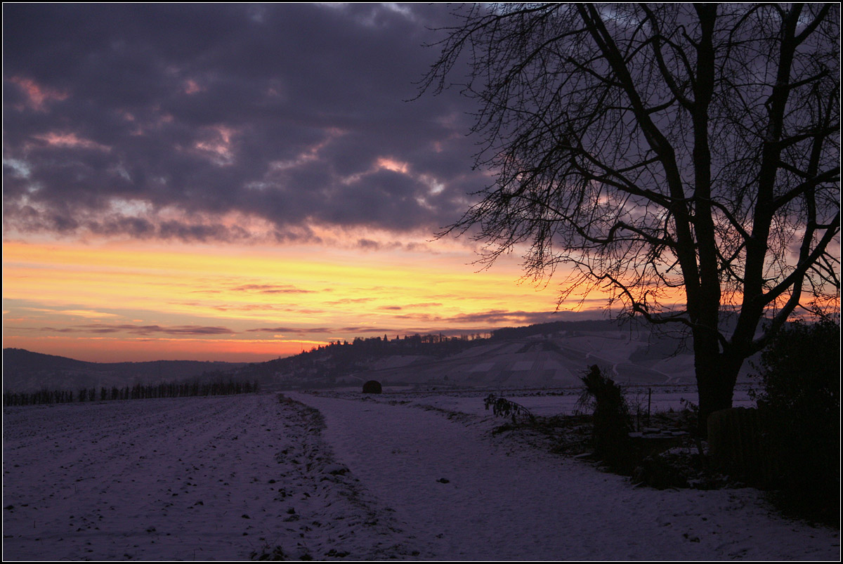 Schnee und Wolken in Violet -

Morgenstimmung im Remstal am Ortsrand von Kernen-Rommelshausen.

10.01.2017 (M)

