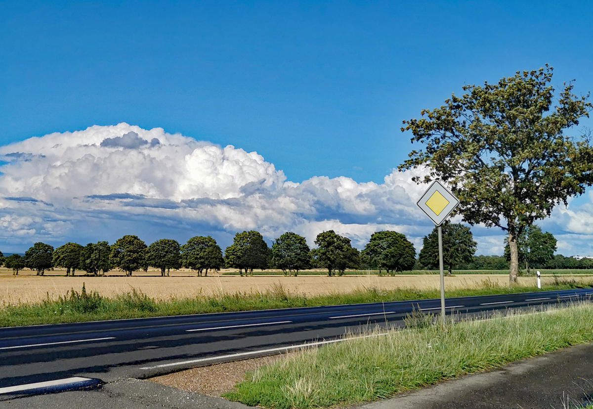 Schnell wechselndes Aprilwetter mit entsprechender Wolkenbildung im August 2023.