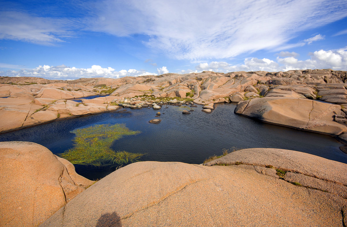 See im Naturschutzgebiet Stångehuvud vor Lysekil in Schweden. Das Gebiet bietet auf eine schöne skandinavische Scherenlandschaft.
Aufnahme: 2. August 2017.