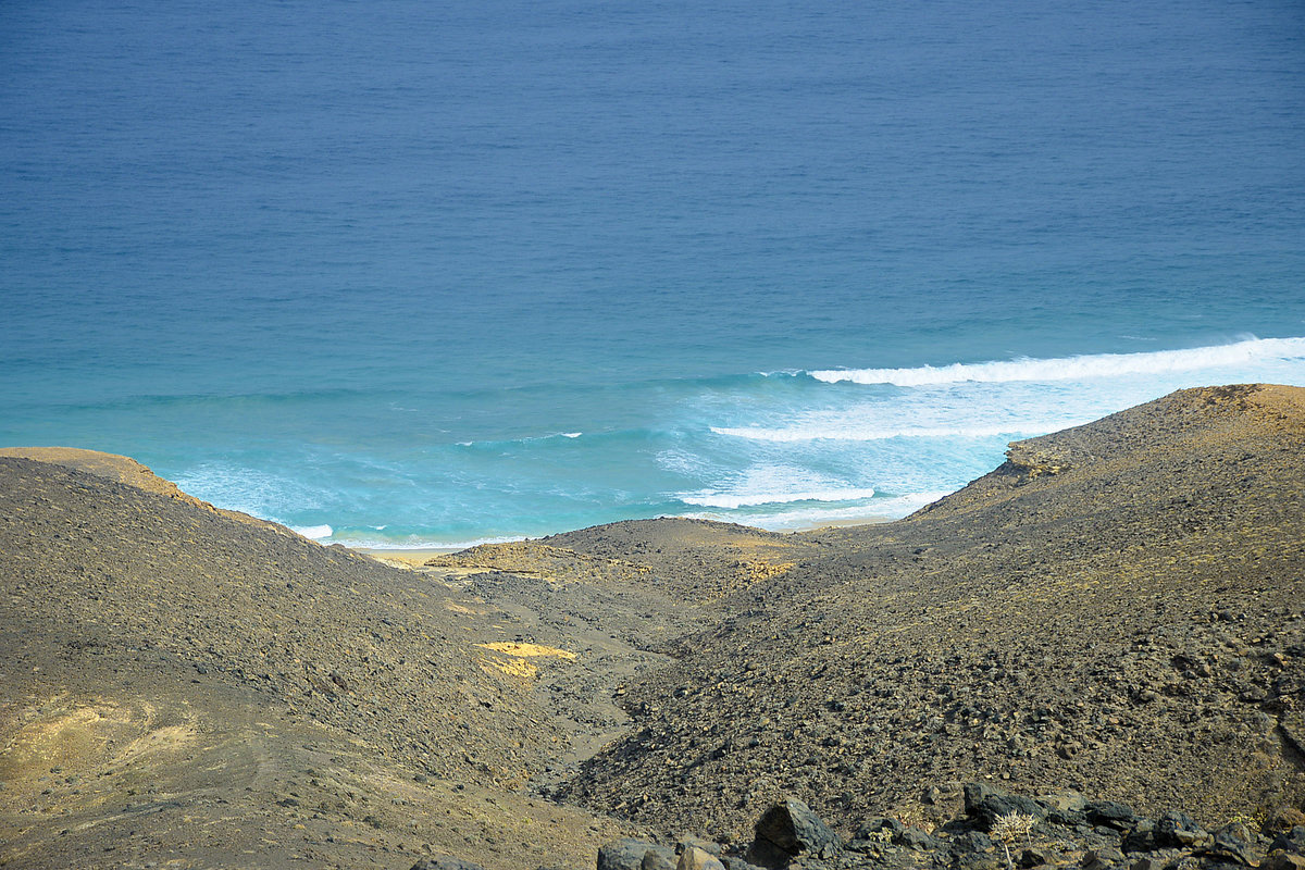 Seeblick von »Cofete Highway« auf der Insel Fuerteventura in Spanien. Aufnahme: 17. Oktober 2017.