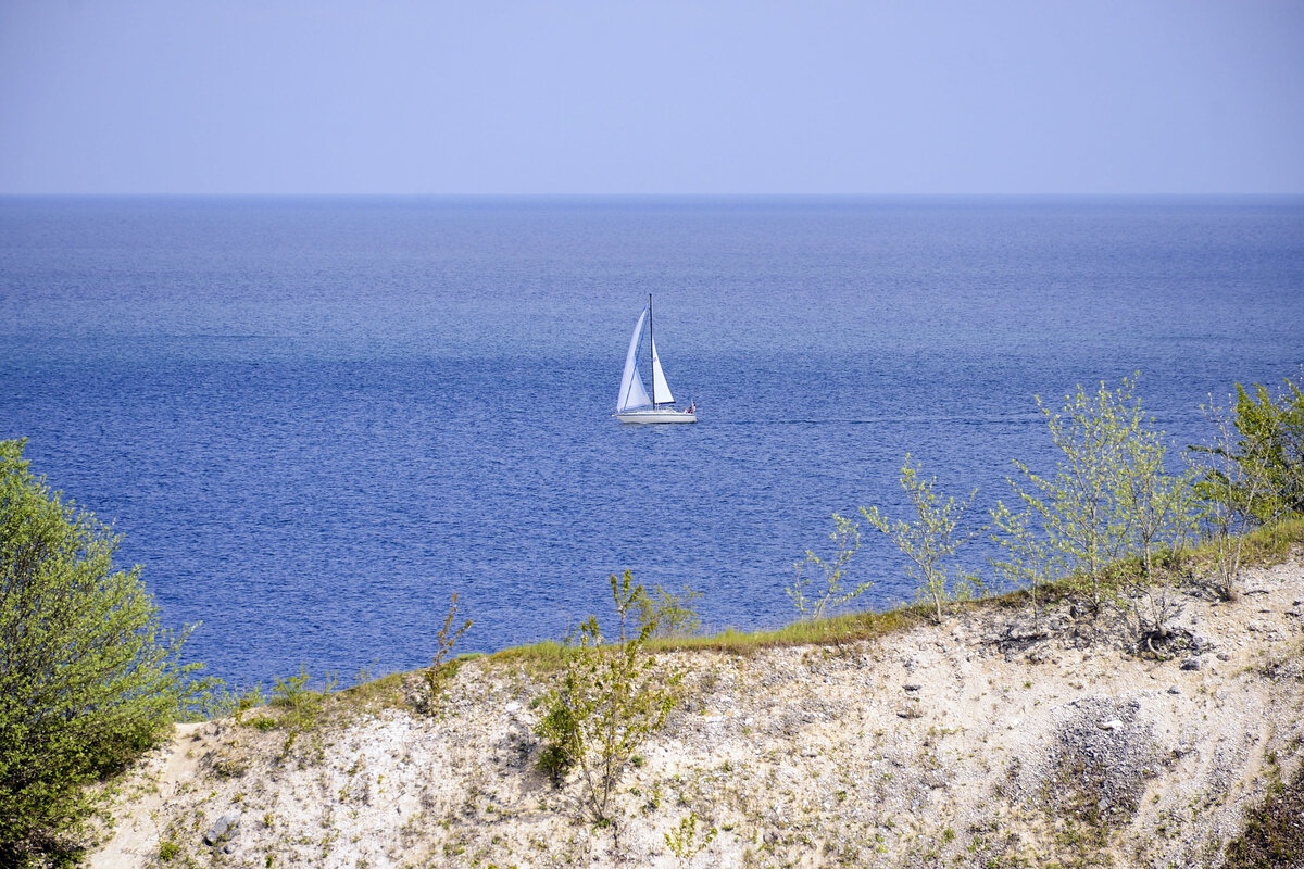 Seeblick vom Holtug kreidebruch auf der Insel Seeland in Dänemark. Aufnahme: 15. Mai 2021.