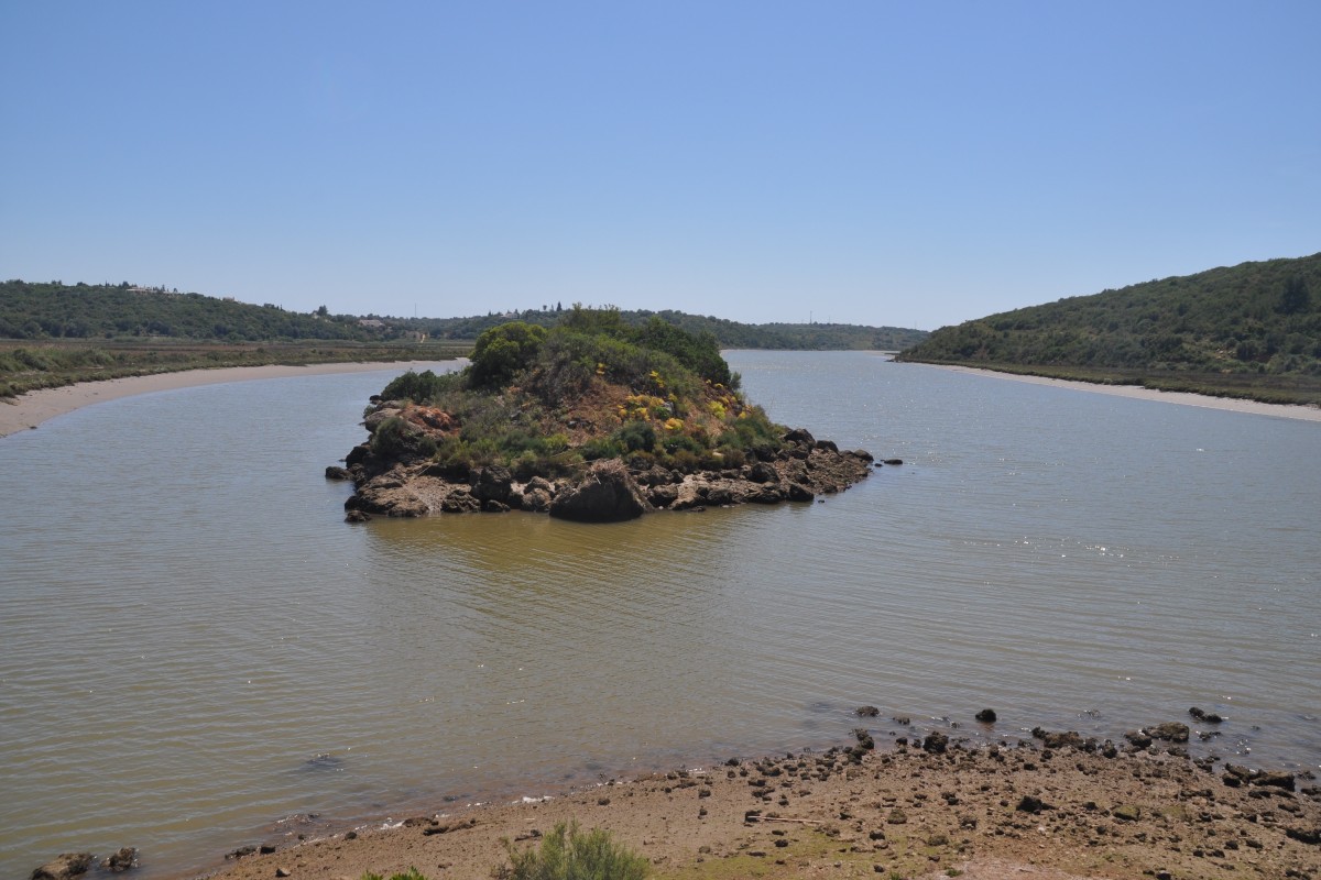 SILVES, 06.05.2014, am Rio Arade mit Blick in Richtung Süden; rechts zweigt die Ribeira de Odelouca ab