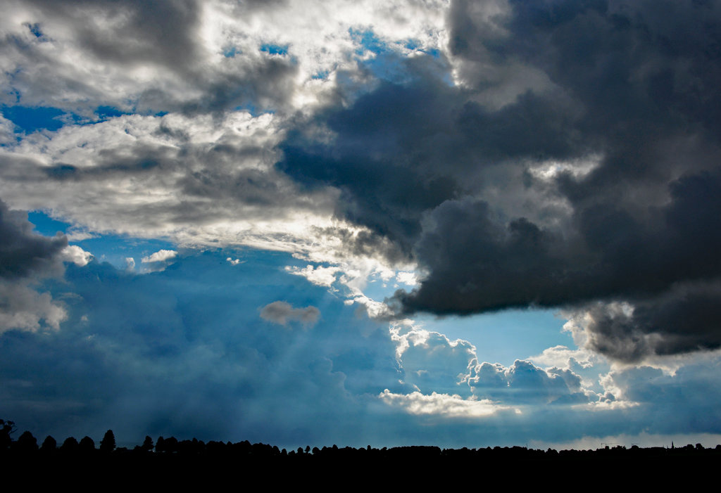 Sonne, Wolken, Regen - Aprilwetter am Sommerbeginn 2016