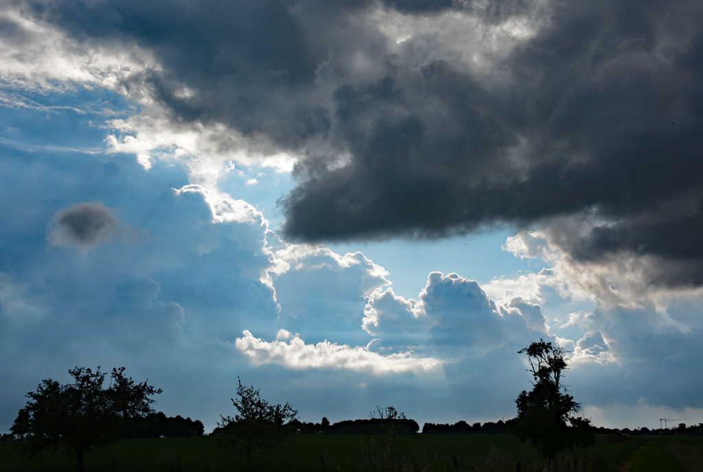 Sonne-/Wolkenmix bei Bad Münstereifel - 30.05.2016